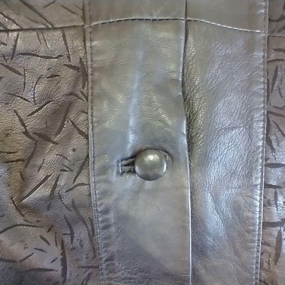 VINTAGE BLACK LEATHER TEXTURED SKIRT - Picture 8 of 14